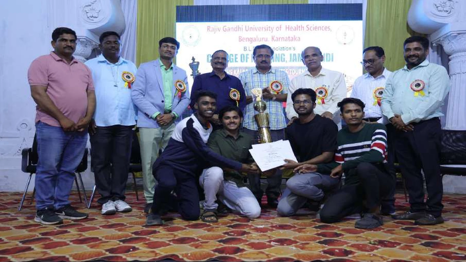 ESIC Medical College Kalaburagi men chess team receiving winners trophy and certificate from dignitaries at valedictory of RGUHS Kalaburagi Zone Chess Men Tournament 2024 at BLDEAS College of Nursing Jamkhandi Darbar Hall BLDEA Campus August 24 2024